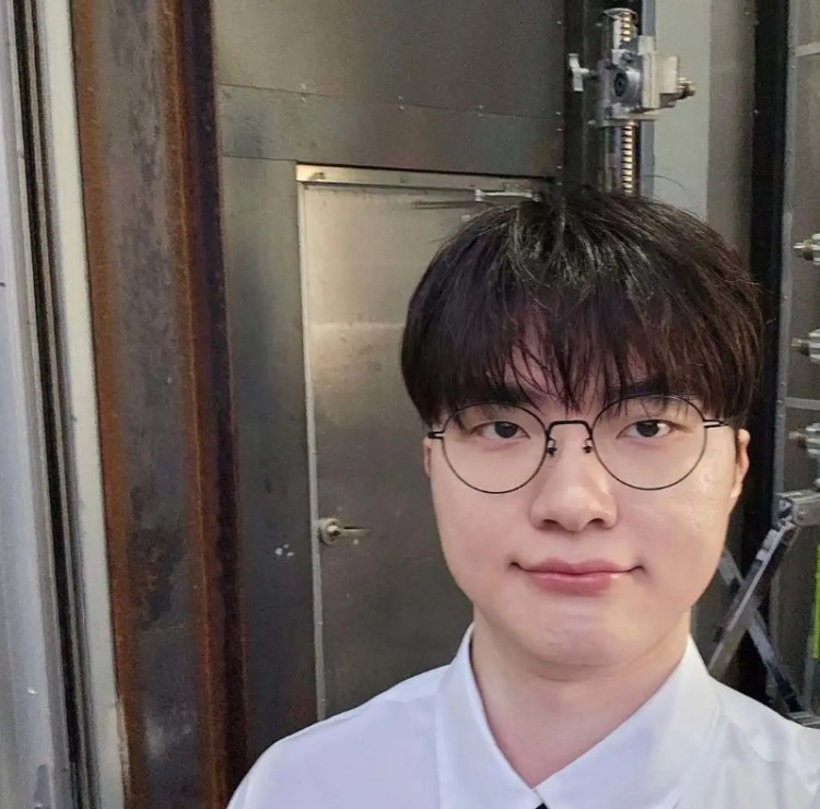 Faker社媒分享2025历程照片：Goodbye，2025！